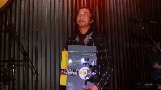 Album Kompilasi Piyu Raih Triple Platinum Award