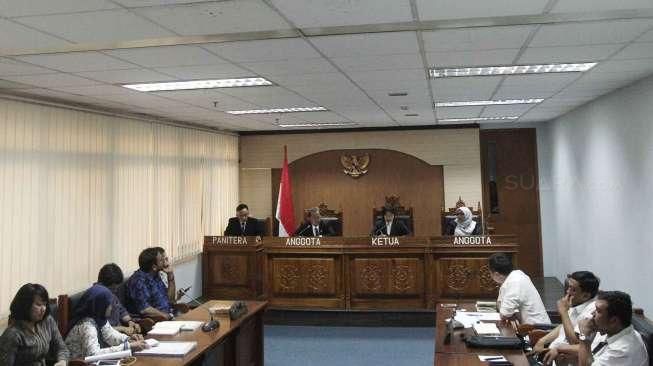 Sidang putusan mengenai keterbukaan informasi kasus Munir di Komisi Informasi Pusat (KIP), Jakarta, Senin (10/10/2016). [Suara.com/Oke Atmaja]