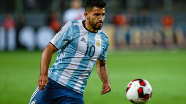 Penyerang Argentina Sergio Aguero saat menghadapi Peru. ERNESTO BENAVIDES / AFP