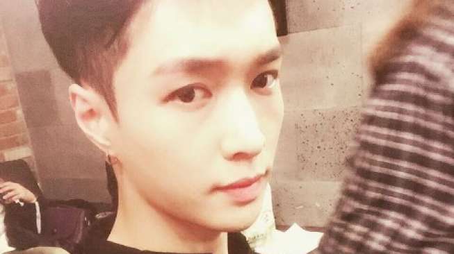 Lay EXO Tiba-tiba Lemas di Bandara, Ini Penjelasannya