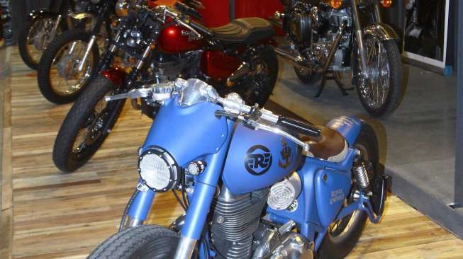 Dipaksa Pakai Dobel Piston, Mesin Motor Kustom Ini BMW Banget