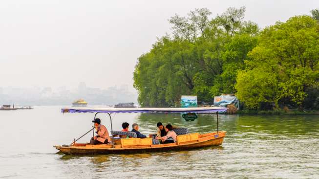 Atraksi Danau Xi Hu Bikin Syok Pejabat Sumut