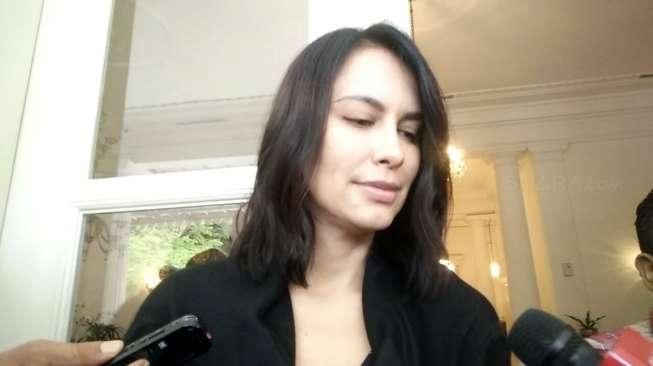 Sophia Latjuba Duduk di Kursi Gubernur Ahok, Ini Reaksi Netizen