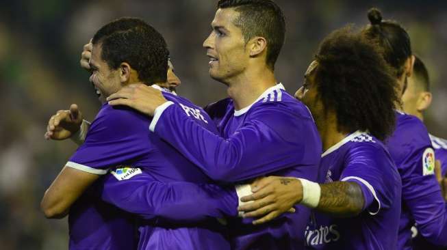 Menang Telak, Madrid Geser Posisi Barcelona