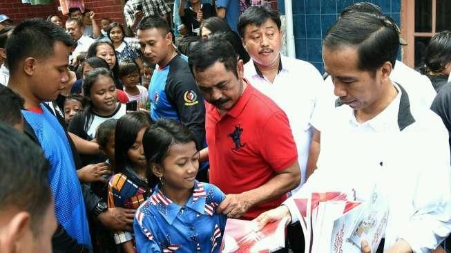 Jokowi Bertemu Teman Kecil Bermain di Sungai, Ini Kisah Serunya