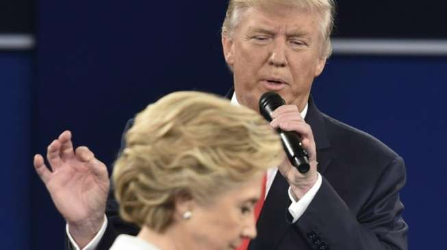 Aneh, Trump Tantang Clinton Jalani Tes Doping Sebelum Debat