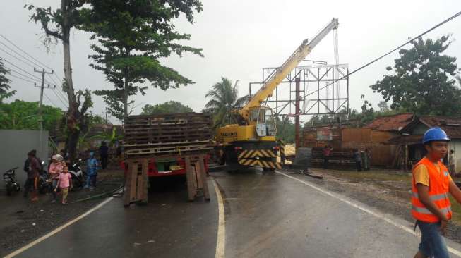 Jembatan Darurat di Pangandaran Mulai Dipasang