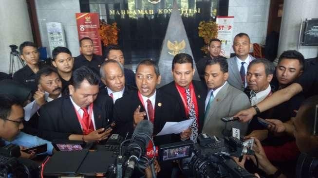 Ahok Buru-buru Tinggalkan MK Saat Habiburokhman Mau Beri Surat
