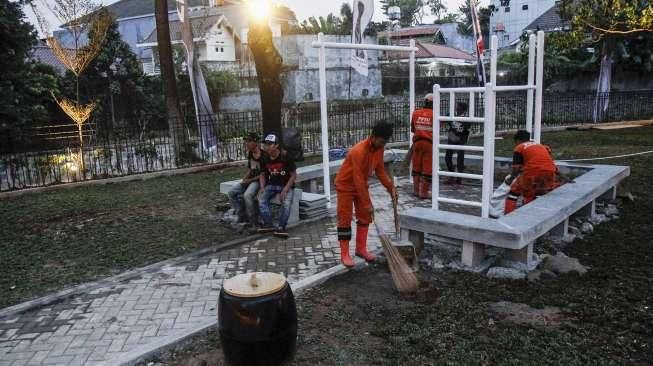 Gubernur DKI Jakarta Basuki Tjahaja Purnama (Ahok) meresmikan Ruang Publik Terpadu Ramah Anak (RPTRA) di Kawasan Diponegoro, Jakarta, Kamis (20/10/2016). [Suara.com/Kurniawan Mas'ud]