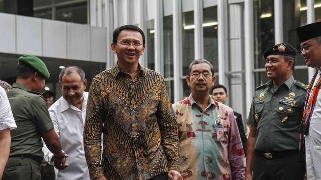 Gubernur DKI Jakarta Basuki Tjahaja Purnama (Ahok) meresmikan Ruang Publik Terpadu Ramah Anak (RPTRA) di Kawasan Diponegoro, Jakarta, Kamis (20/10/2016). [Suara.com/Kurniawan Mas'ud]