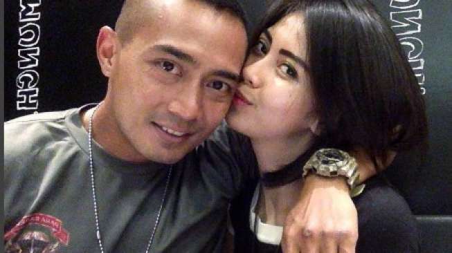 Istri Sulit Gugat Cerai, Yama Carlos Datang di Hari Ulang Tahun