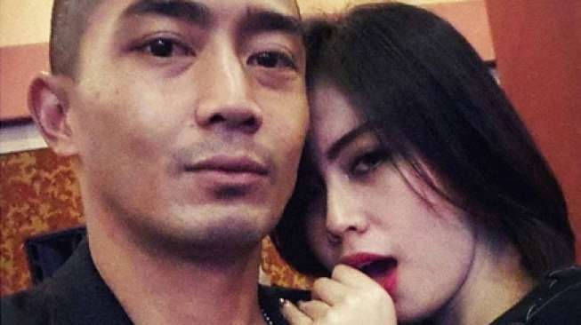 Yama Carlos dan kekasihnya Arfita Dwi Putri. (Instagram)