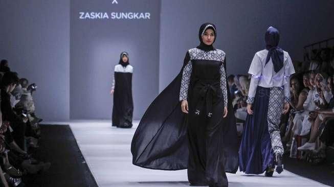 Koleksi Zaskia Sungkar di JFW 2017