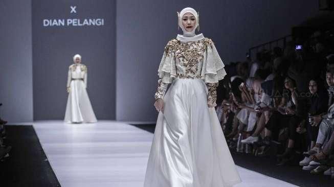 Koleksi Dian Pelangi di JFW 2017