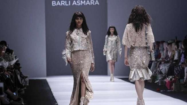 Koleksi Barli Asmara di JFW 2017