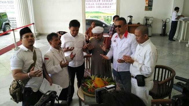 Tumpeng Ditolak, Habiburokhman Ingin Ahok Cuti Selama-lamanya