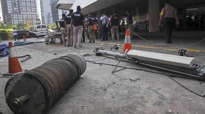 Gondola Jatuh dari Gedung Intiland Tower