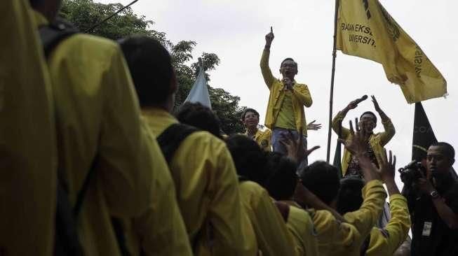 Mahasiswa Tuntut Evaluasi Kinerja Jokowi-JK