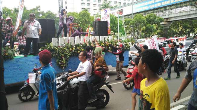 Ragam Antusiame Warga Sambut Kampanye Damai Pilkada DKI, Mulai dari Minta Kaos Hingga...