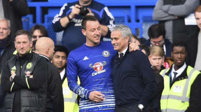 Conte Peringatkan Terry. Kenapa Ya?