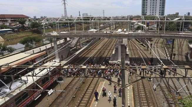 JPO Stasiun Tanah Abang Habiskan 40 Miliar