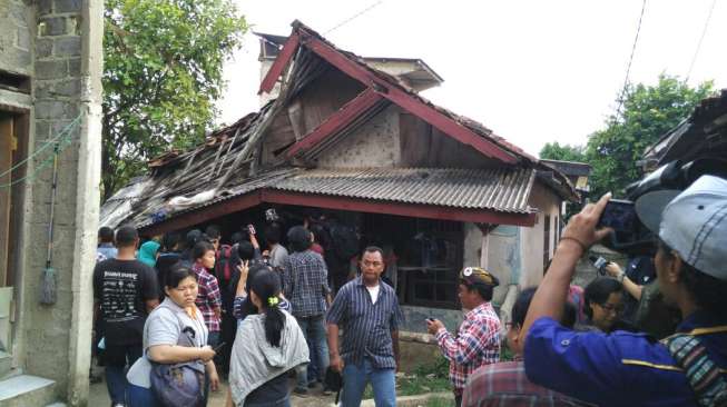 Sambangi Rumah Mau Roboh, Ahok Tawarkan Rusun