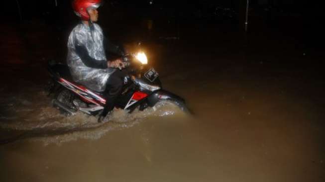 Banjir di Baleendah Tinggalkan 'Bahaya' Bagi Pengendara