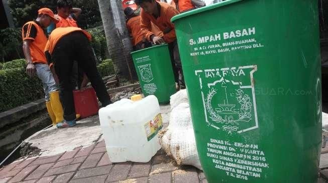 Pemasangan Tempat Sampah