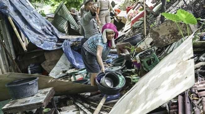 Penertiban Bangunan Liar di Jatinegara