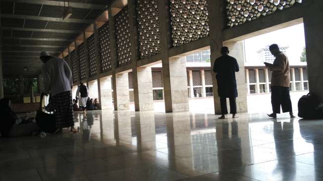 Pendemo 4 November Mulai Menginap di Masjid Istiqlal