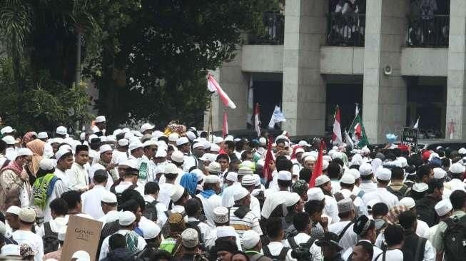 Massa Usir Mobil Kompas TV dari Masjid Istiqlal