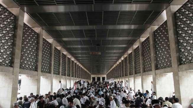 Konsentrasi Massa di Masjid Istiqlal