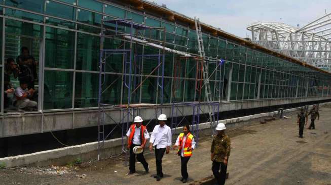 Jokowi Tinjau Proyek Kereta Bandara