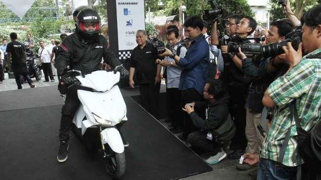 Untuk menunjukan kemampuan sepeda motor listrik karya anak bangsa.