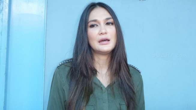 Ketika Luna Maya Bayangkan Pernikahan dengan Reino