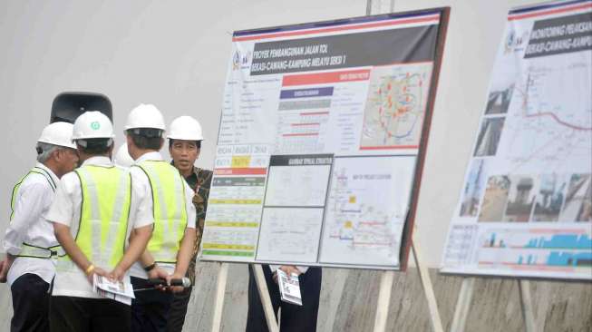 Jokowi Tinjau Proyek Jalan Tol Becakayu