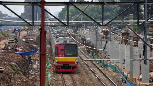 Melayani rute kereta dari Stasiun Manggarai menuju bandara Soekarno Hatta