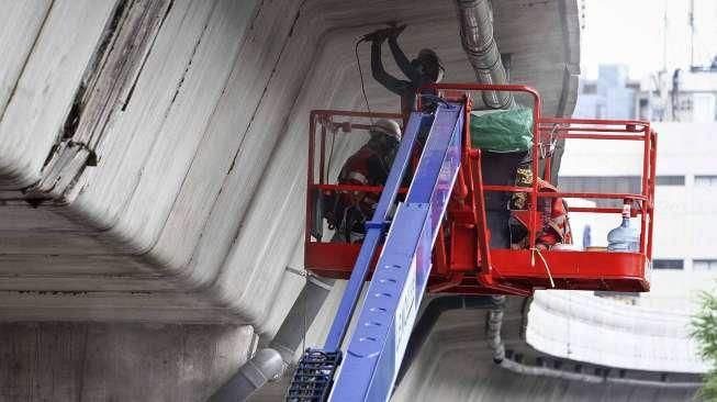 Dengan tujuan untuk melindungi tenaga kerja nasional 