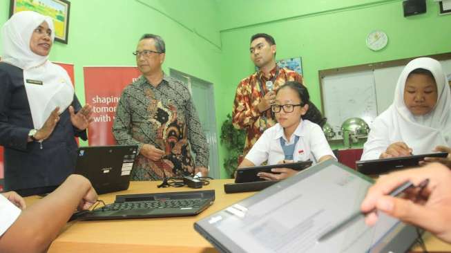 Fujitsu Ujicoba Education Support System di Indonesia