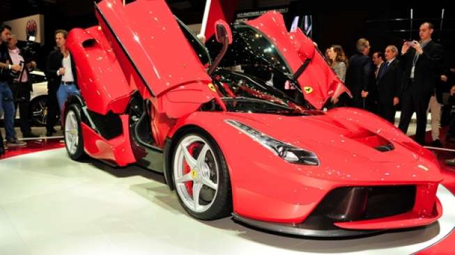 Ferrari Tak Akan Sepenuhnya Hijrah ke Mobil Listrik
