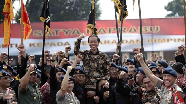 Presiden memberikan apresiasi kepada Korps Brimob 