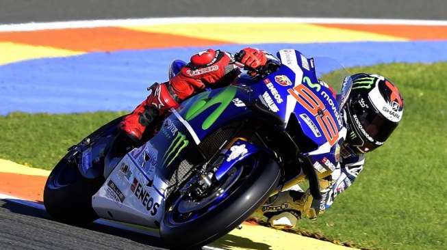 Pebalap Movistar Yamaha, Jorge Lorenzo, saat menjalani sesi latihan bebas di Sirkuit Ricardo Tormo, Valencia, Spanyol, Jumat (11/11/2016) [AFP/Jose Jordan]