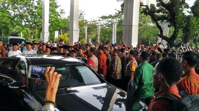 Usai Hadiri Silatnas, Jokowi Pilih 5 Orang untuk Berfoto