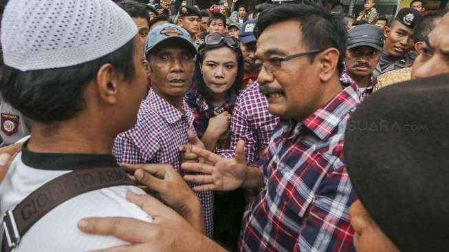 Calon Wakil Gubernur (Cawagub) DKI Jakarta Djarot Saiful Hidayat bertemu dengan warga, bahkan melakukan 