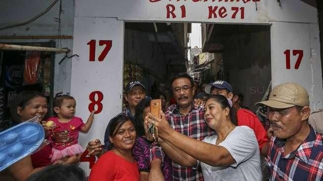 Calon Wakil Gubernur (Cawagub) DKI Jakarta Djarot Saiful Hidayat bertemu dengan warga, bahkan melakukan 