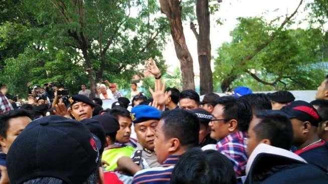 Ahok Jadi Tersangka, Djarot Langsung Dihadang Warga di Cipinang