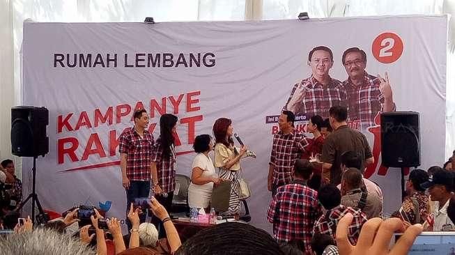 Ahok Diserang Isu Agama, Aura Kasih: Saya Dukung Banget Pak Ahok