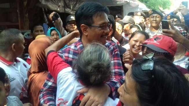 Nenek 85 Tahun Peluk dan Cium Djarot, Dia Ngaku Pacarnya