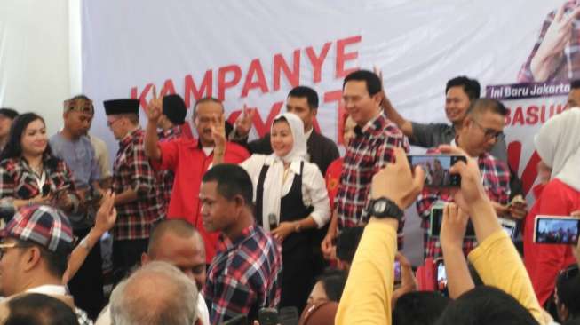 Karena Ganteng, Jantung Hasnaeni Bergetar di Dekat Ahok