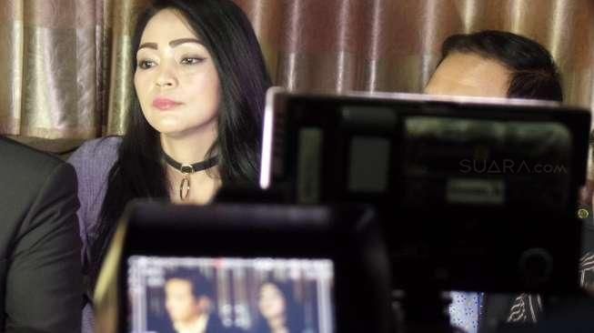 Irene Beberkan Bukti Suaminya Selingkuh dengan Bella Shopie